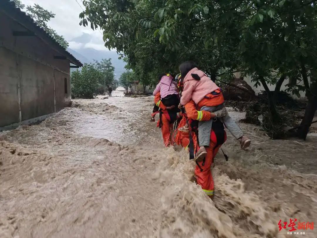 四川暴雨最新消息，天灾无情，人间有爱